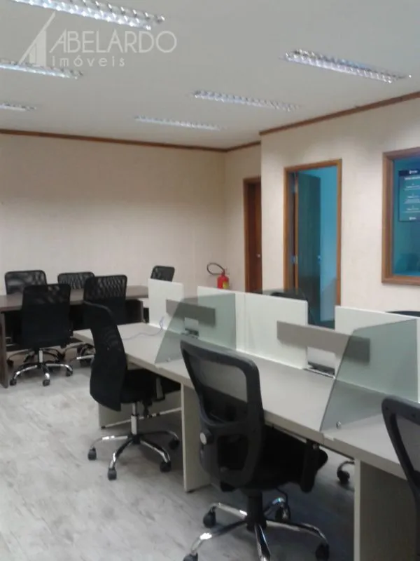 Sala com 80,56m privativos e área total de 167,77 , sendo sala corporativa integrada a sala de reuniões, sala diretoria, sala servidor, recepção, cozinha, 2 banheiros , 2 vagas amplas . — foto 4