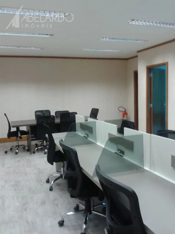 Sala com 80,56m privativos e área total de 167,77 , sendo sala corporativa integrada a sala de reuniões, sala diretoria, sala servidor, recepção, cozinha, 2 banheiros , 2 vagas amplas . — foto 5