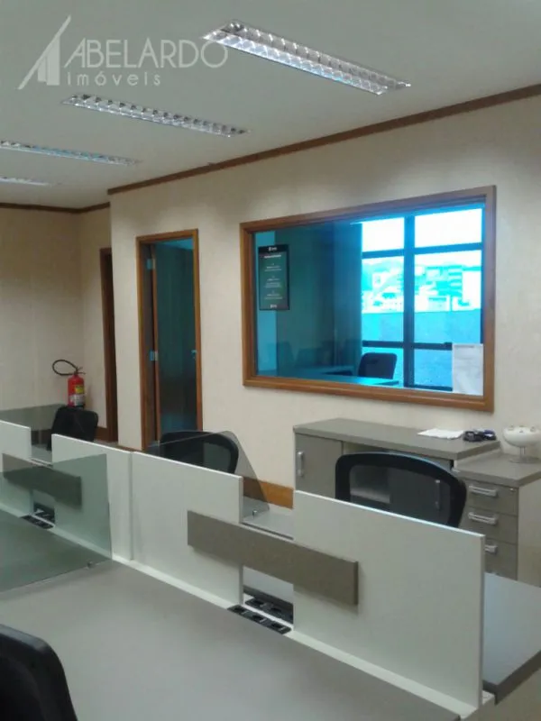 Sala com 80,56m privativos e área total de 167,77 , sendo sala corporativa integrada a sala de reuniões, sala diretoria, sala servidor, recepção, cozinha, 2 banheiros , 2 vagas amplas . — foto 6