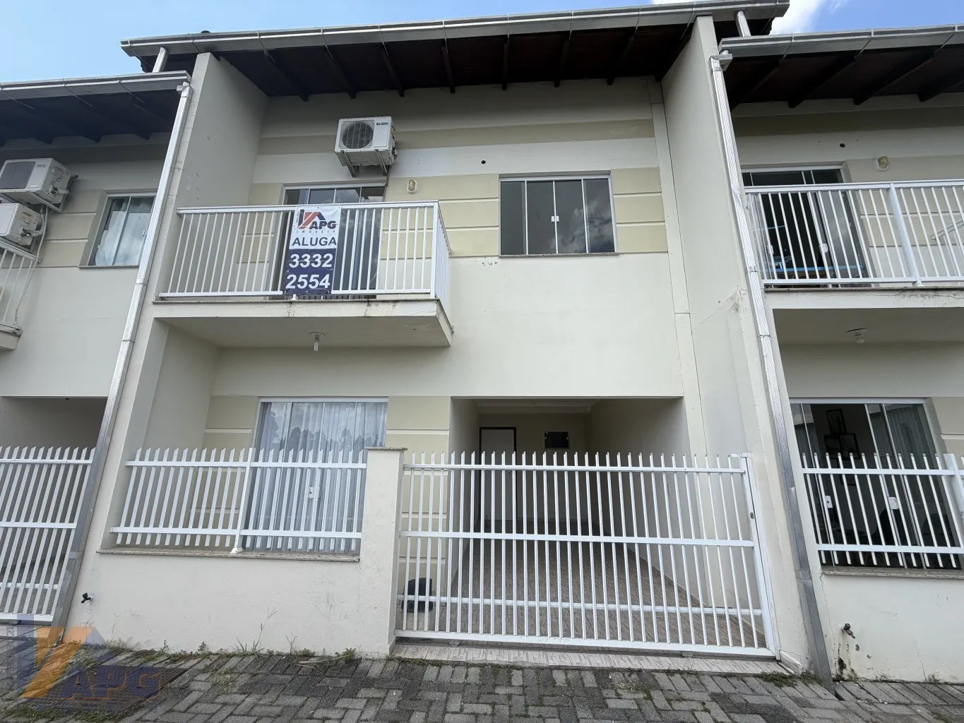 Casa com 3 dormitórios, sendo uma suíte. - foto 1