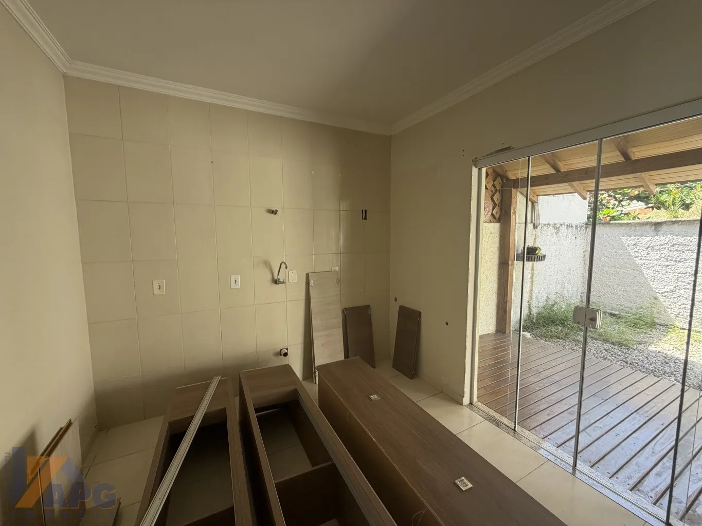 Casa com 3 dormitórios, sendo uma suíte. — foto 2