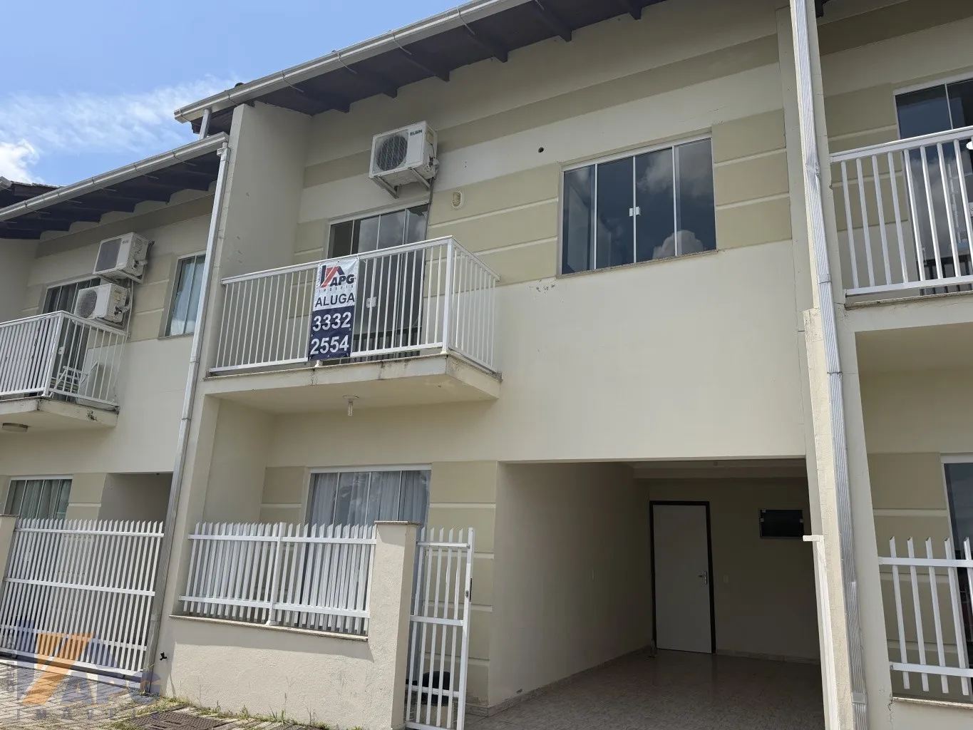 Casa com 3 dormitórios, sendo uma suíte. — foto 4