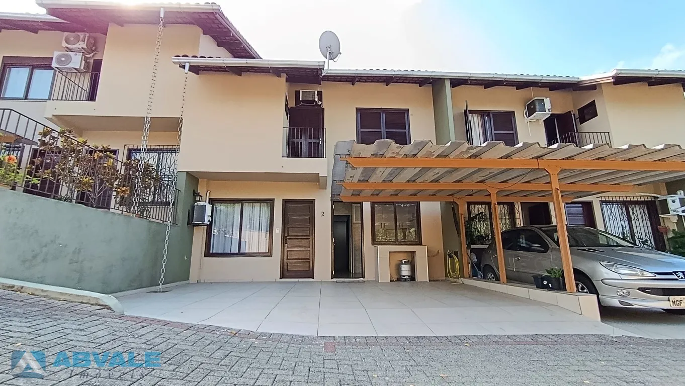 Casa sobrado geminado com 3 dormitórios sendo um deles suíte com sacada e vaga de garagem para 2 carros - foto 1