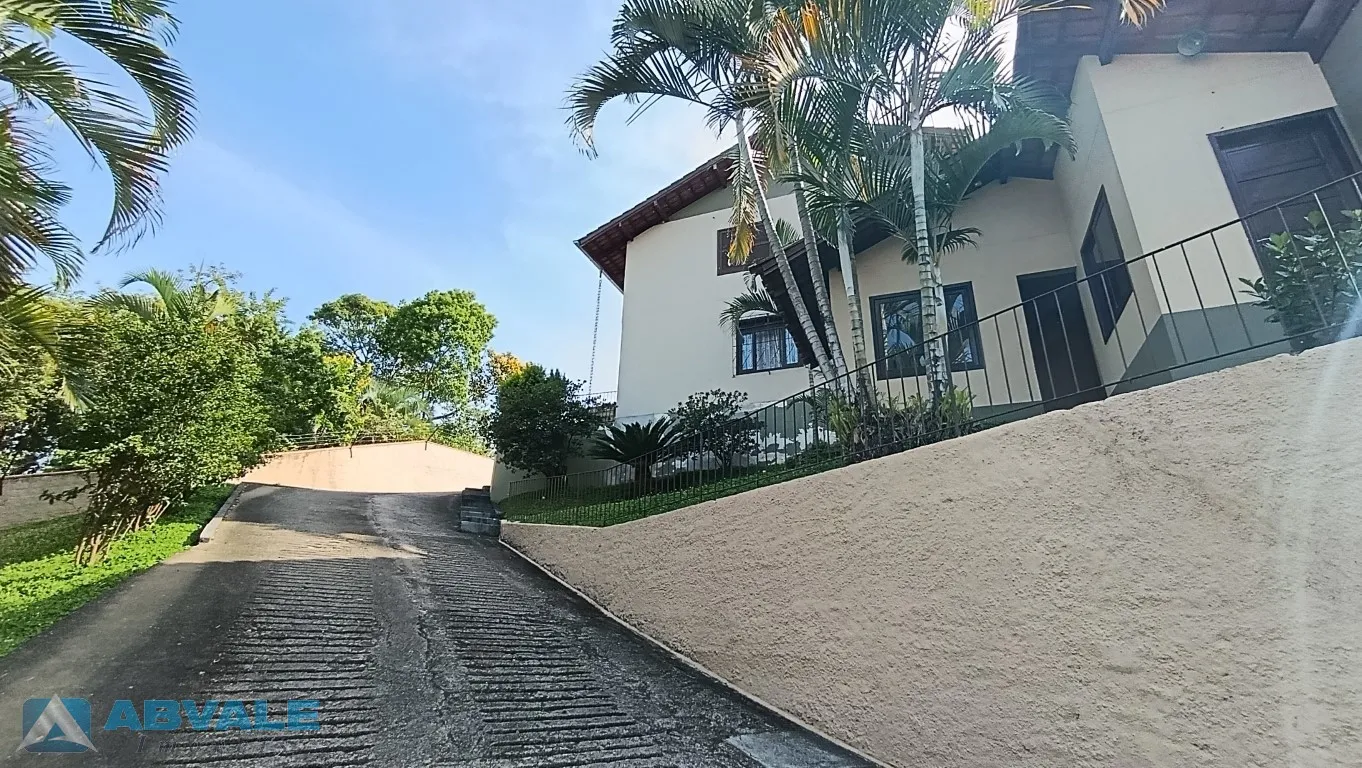 Casa sobrado geminado com 3 dormitórios sendo um deles suíte com sacada e vaga de garagem para 2 carros — foto 4