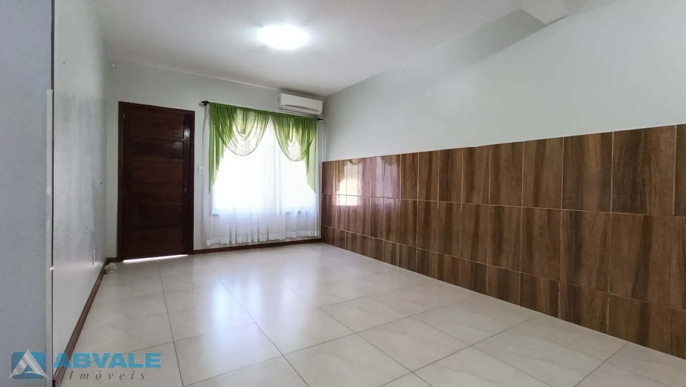 Casa sobrado geminado com 3 dormitórios sendo um deles suíte com sacada e vaga de garagem para 2 carros — foto 6