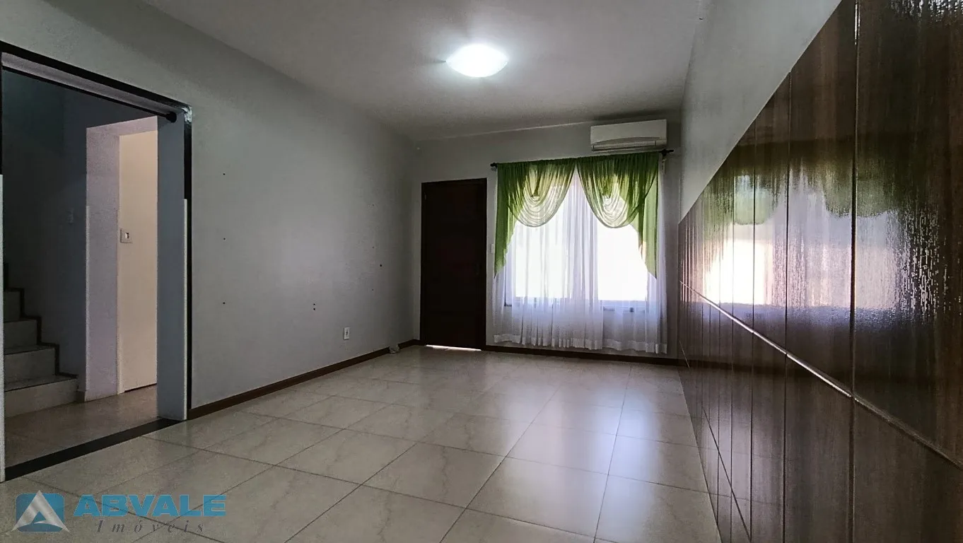 Casa sobrado geminado com 3 dormitórios sendo um deles suíte com sacada e vaga de garagem para 2 carros — foto 7