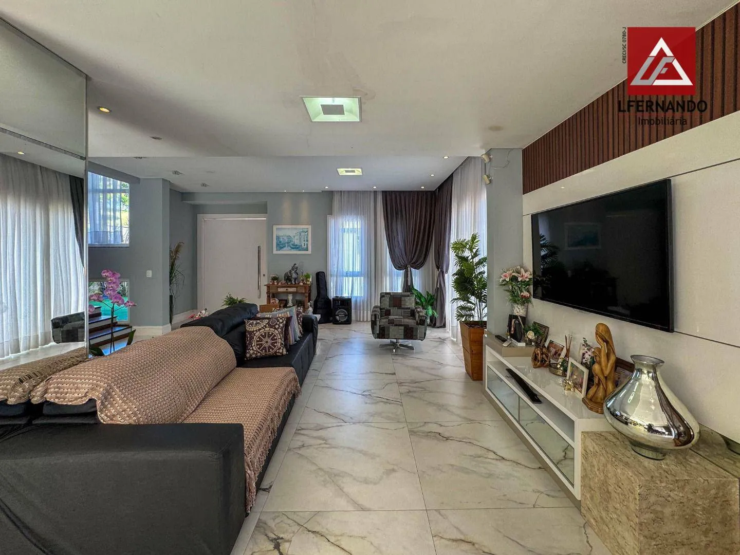 Casa de alto padrão com 3 dormitórios, sendo 1 suíte à venda, 400 m por R$ 1.990.000 - Salto do Norte - Blumenau/SC — foto 3