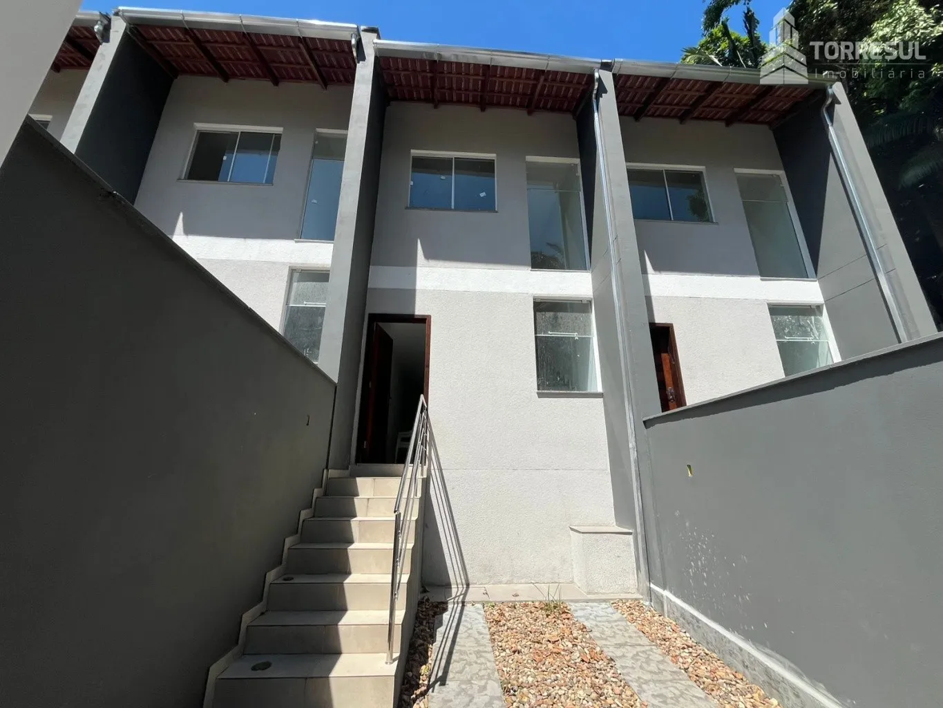 Sobrado com 2 suítes no Bairro Salto, divisa com Itoupava Seca, em Blumenau - foto 1