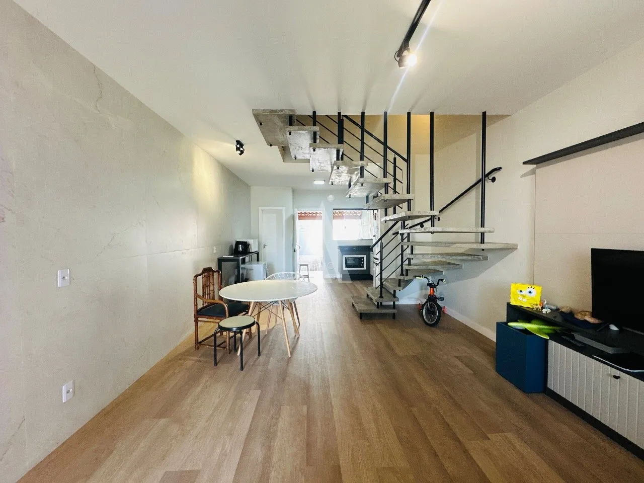 Sobrado geminado com 2 suítes à venda no bairro Boa Vista em Joinville-SC por R$445.000,00. - foto 1