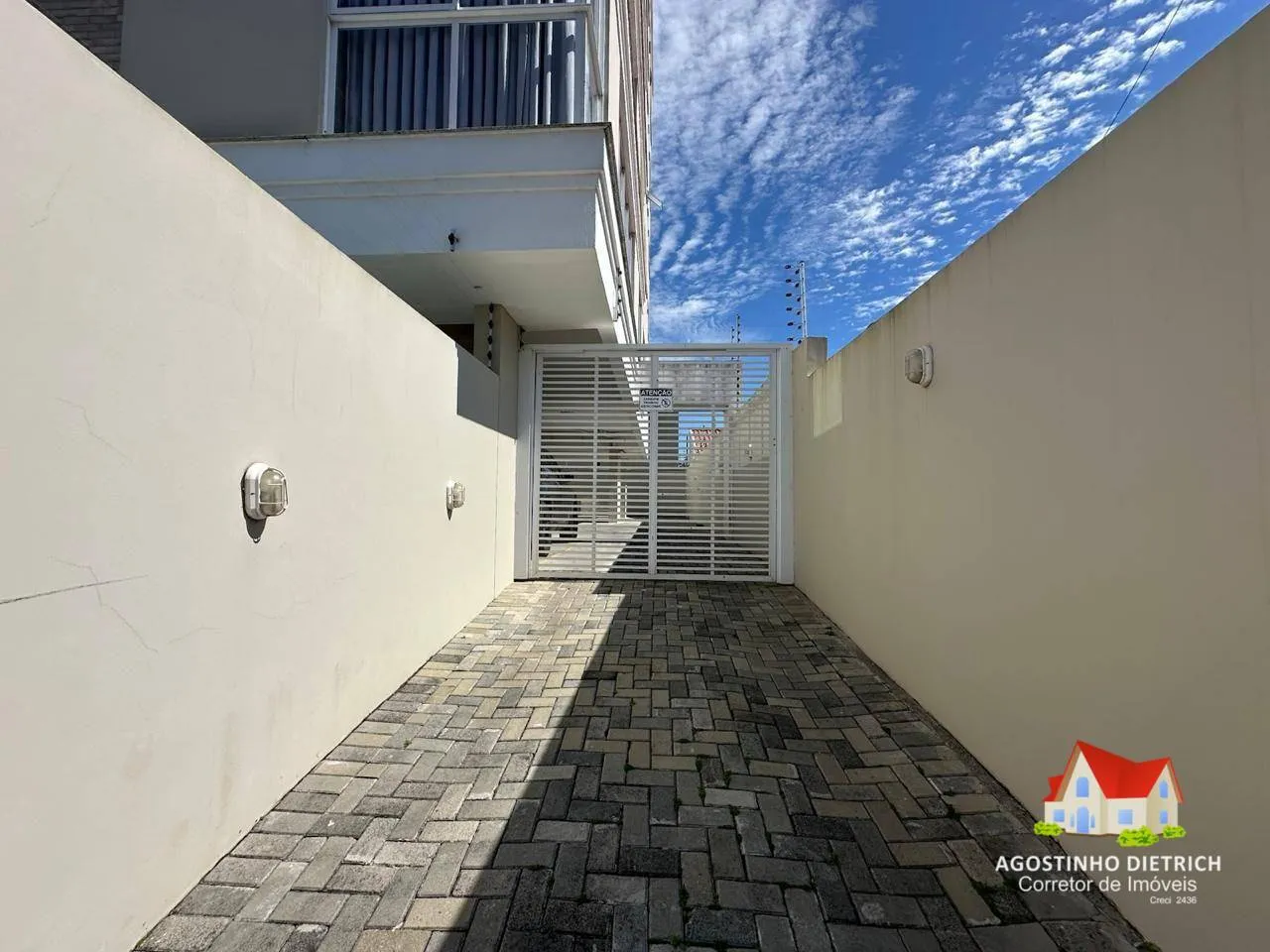 Apartamento de 188 m2 C/04 Suites + 02 Vagas de Garagem + Elevador + Piscina No Bairro Itacolomi (Bal.Picarras)!( — foto 4