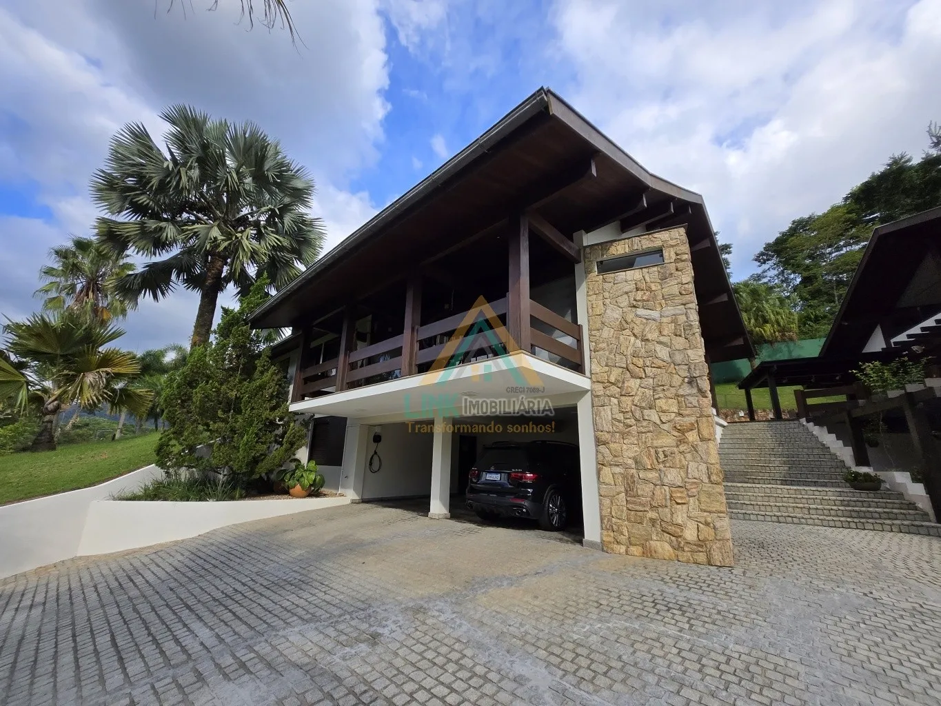 Casa Exclusiva de Alto Padrão no Centro de Pomerode com 700,00m de Área Construída. — foto 2