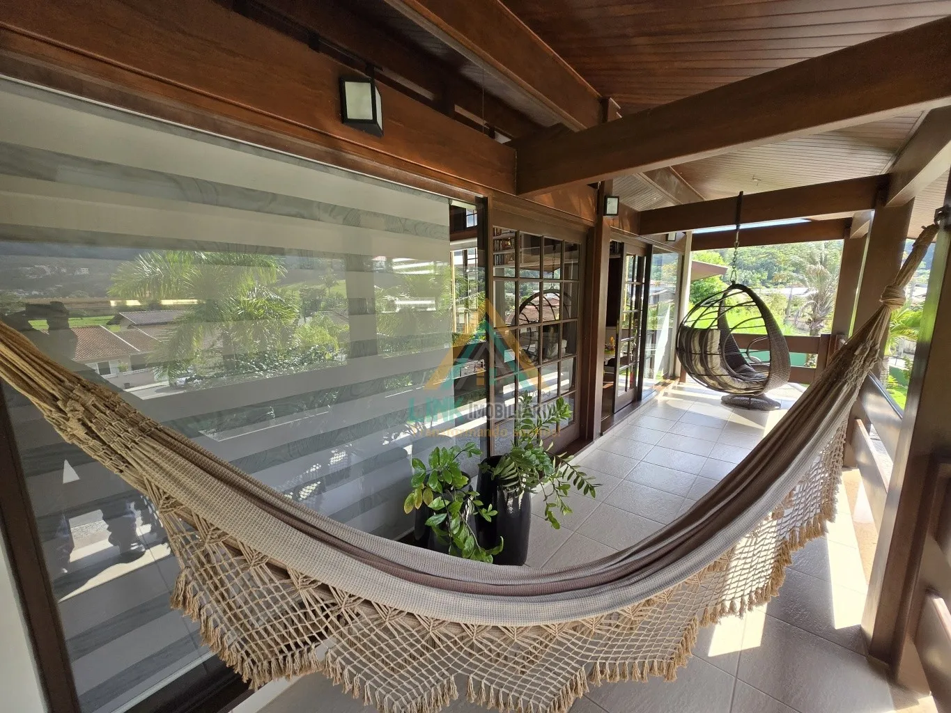 Casa Exclusiva de Alto Padrão no Centro de Pomerode com 700,00m de Área Construída. — foto 3