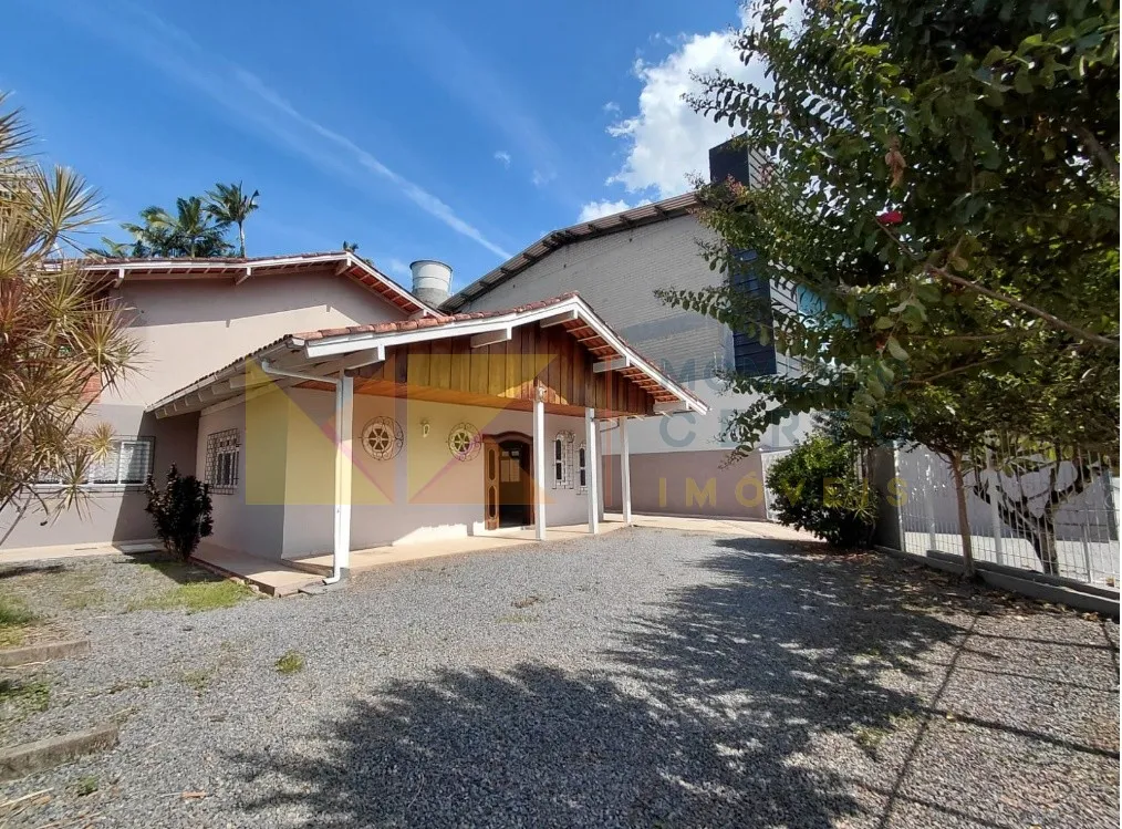 Casa Comercial em Localização Estratégica com Alto Fluxo e Estacionamento para 8 Carros - foto 1