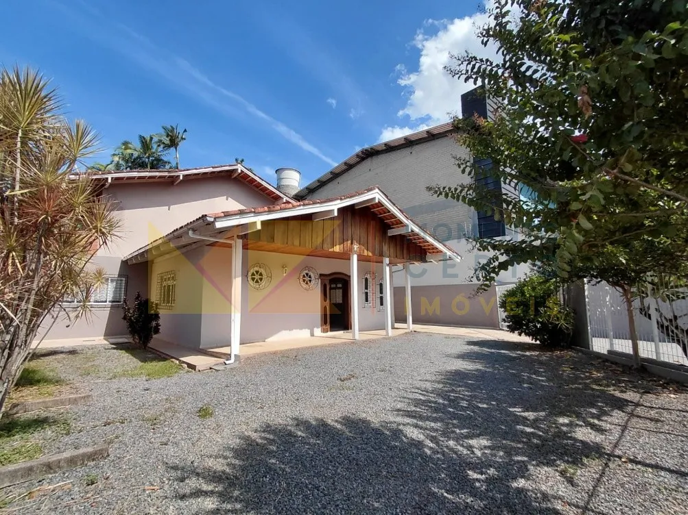 Casa Comercial em Localização Estratégica com Alto Fluxo e Estacionamento para 8 Carros — foto 3