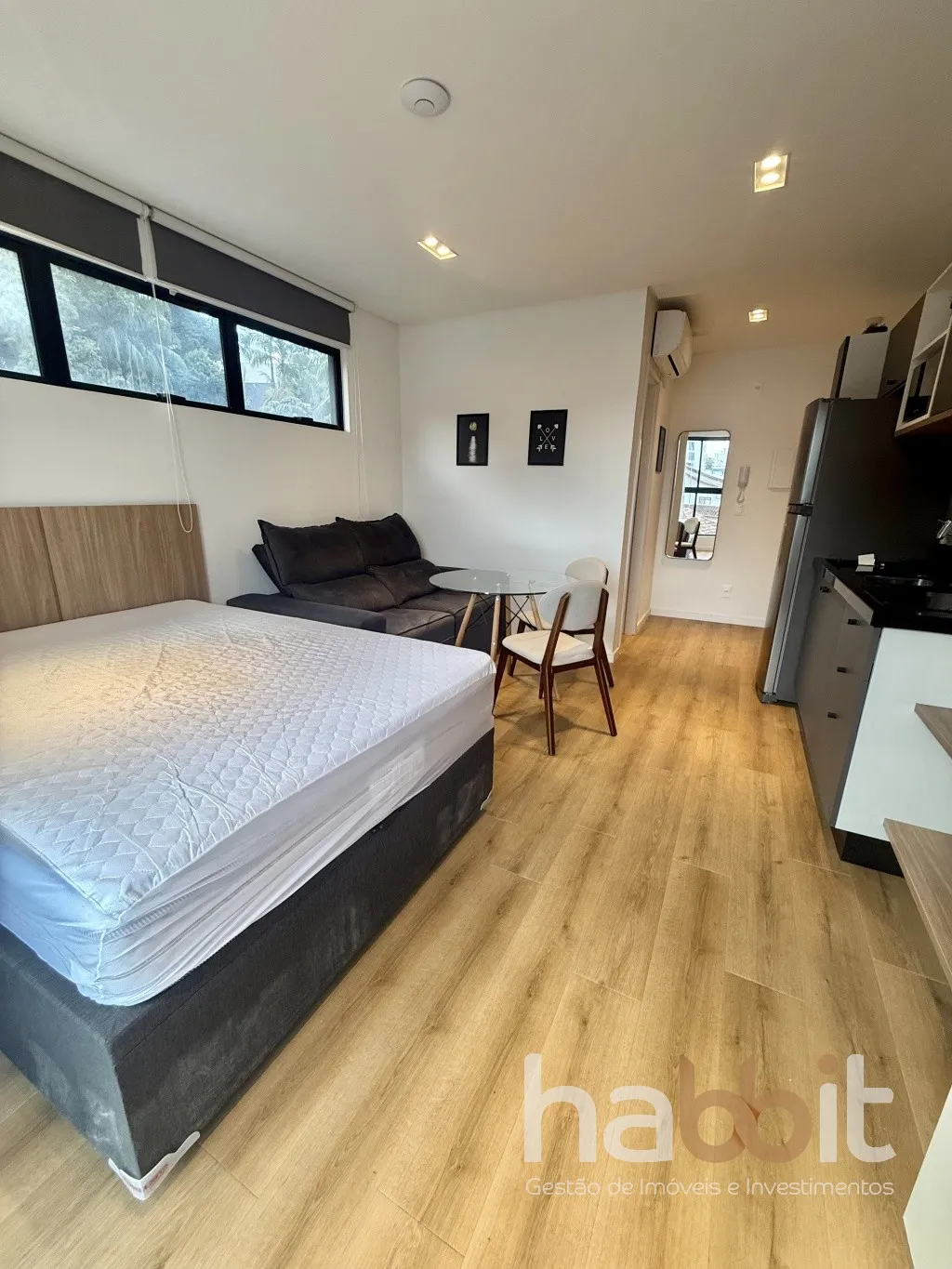 Loft mobiliado e decorado, pronto para você se mudar e aproveitar o melhor da região de Blumenau, no edifício mais moderno e conectado. - foto 1