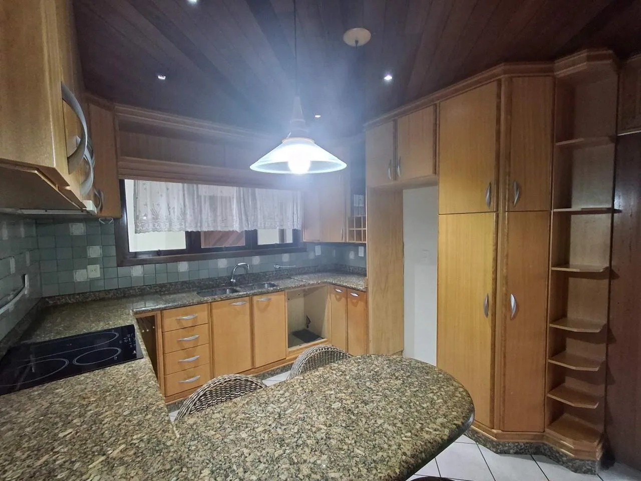 Casa localizada em rua tranquila com ótimo padrão — foto 3