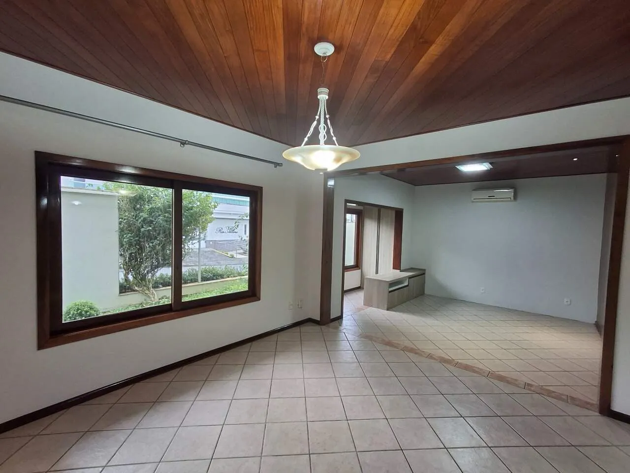 Casa localizada em rua tranquila com ótimo padrão — foto 4