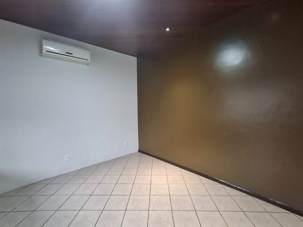 Casa localizada em rua tranquila com ótimo padrão — foto 6