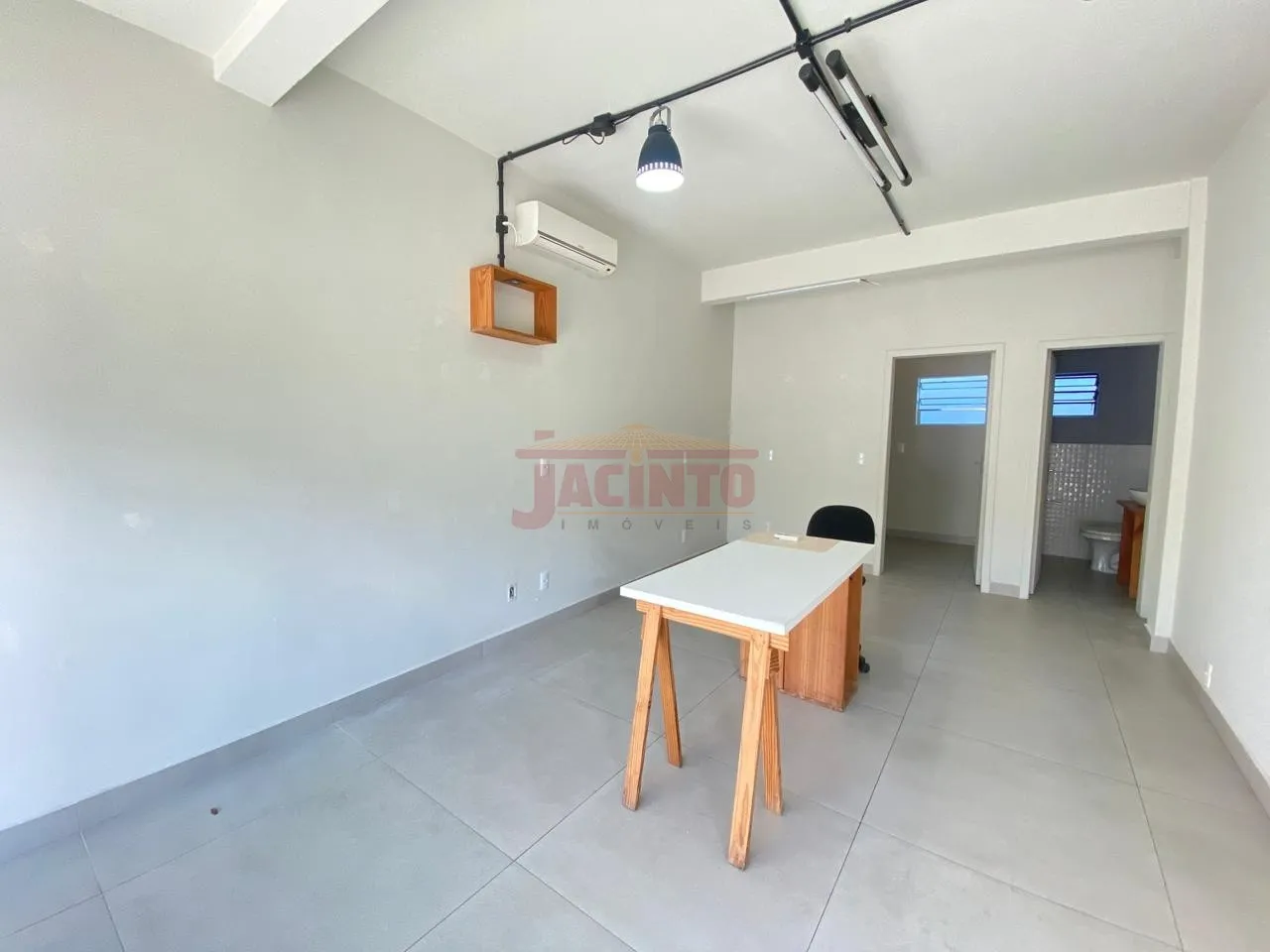 Sala comercial com aproximadamente 35m no Bairro Tribess. - foto 1