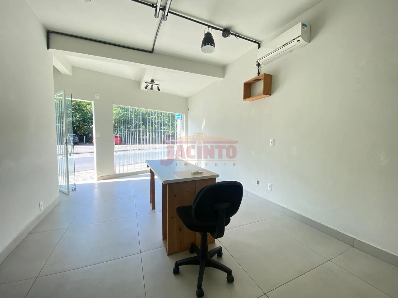 Sala comercial com aproximadamente 35m no Bairro Tribess. — foto 2