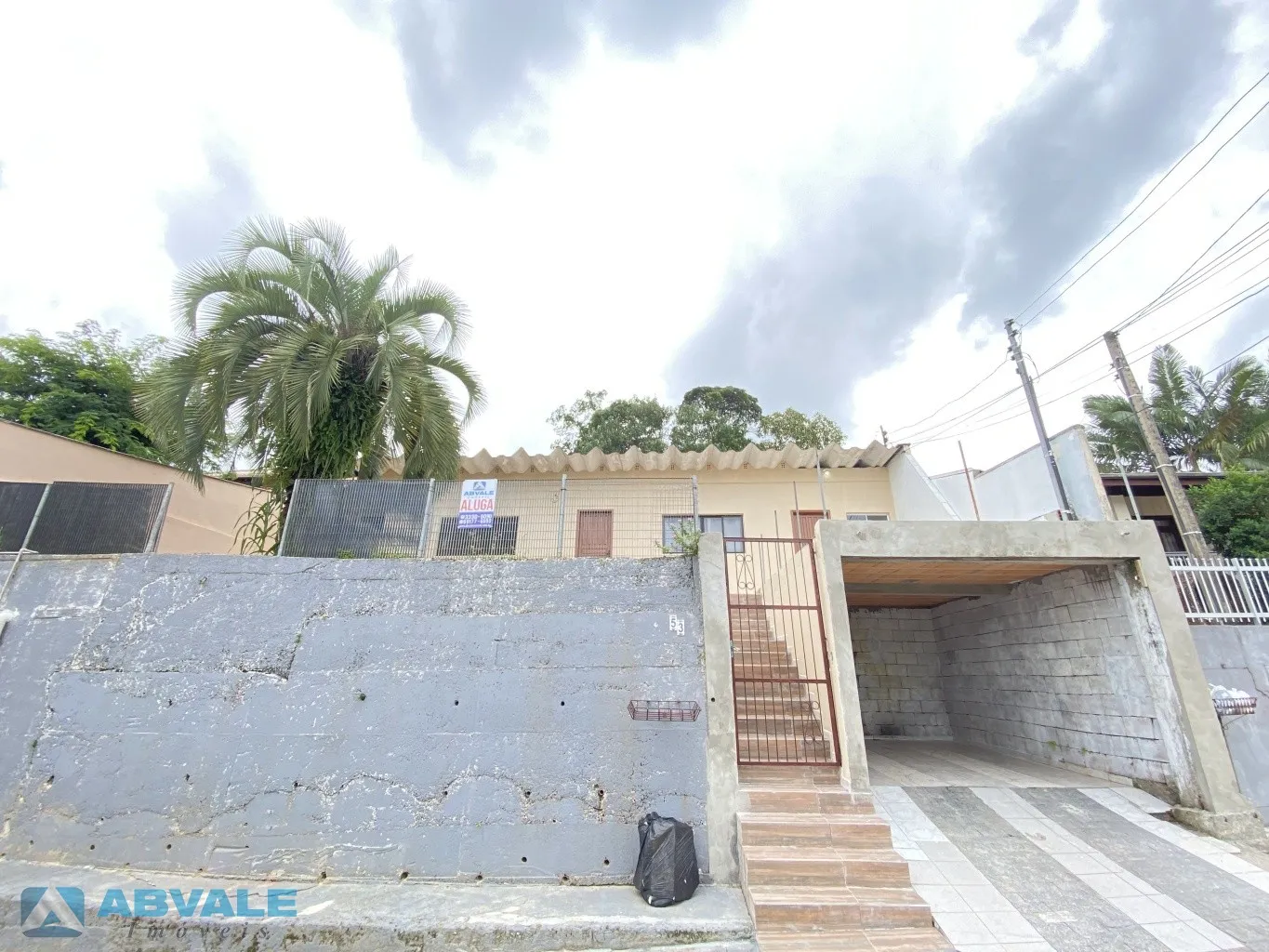 Casa sozinha no terreno para alugar no bairro Tribess em Blumenau, com 3 dormitórios, quintal e churrasqueira, recém reformada, em região residencial tranquila - foto 1