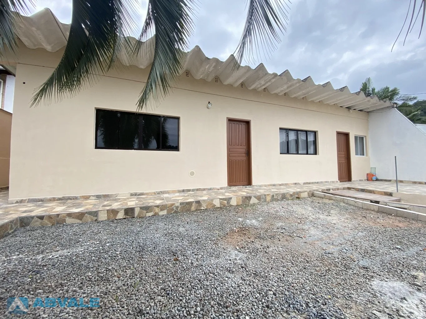 Casa sozinha no terreno para alugar no bairro Tribess em Blumenau, com 3 dormitórios, quintal e churrasqueira, recém reformada, em região residencial tranquila — foto 2