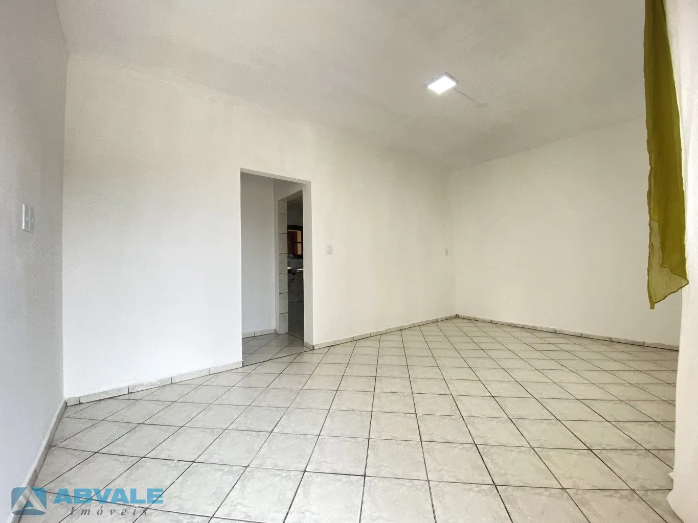 Casa sozinha no terreno para alugar no bairro Tribess em Blumenau, com 3 dormitórios, quintal e churrasqueira, recém reformada, em região residencial tranquila — foto 3