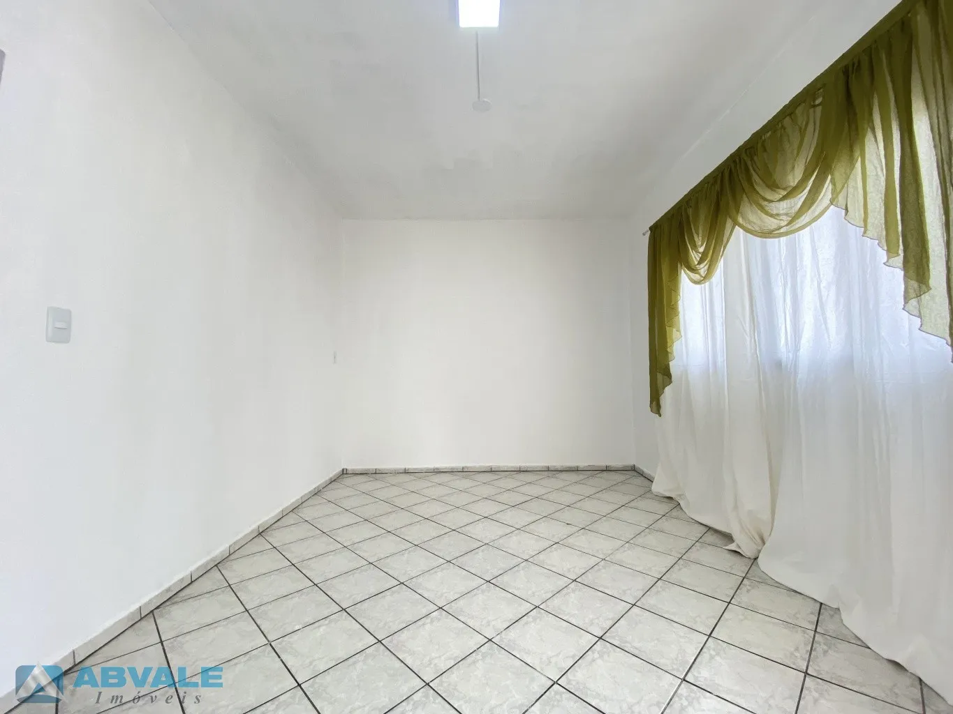 Casa sozinha no terreno para alugar no bairro Tribess em Blumenau, com 3 dormitórios, quintal e churrasqueira, recém reformada, em região residencial tranquila — foto 5