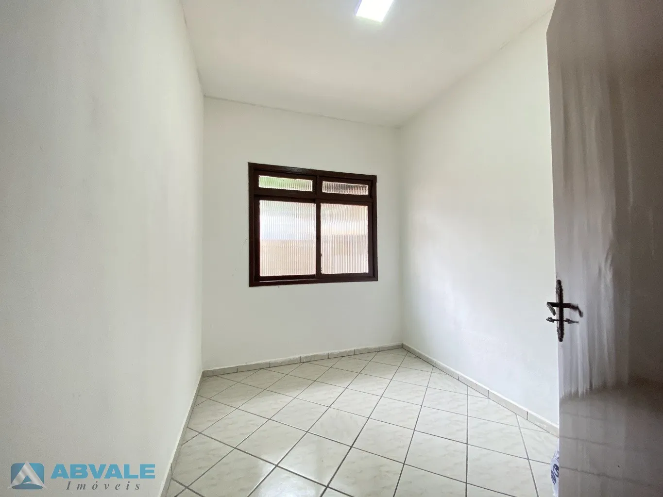 Casa sozinha no terreno para alugar no bairro Tribess em Blumenau, com 3 dormitórios, quintal e churrasqueira, recém reformada, em região residencial tranquila — foto 7