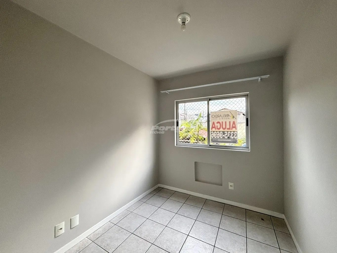 Apartamento com aproximadamente 80m, contendo 03 dormitórios sendo 01 suíte, ampla sala de estar com sacada, cozinha, sala de jantar, banheiro social, ampla area de serviço e 01 vaga de garagem. — foto 7