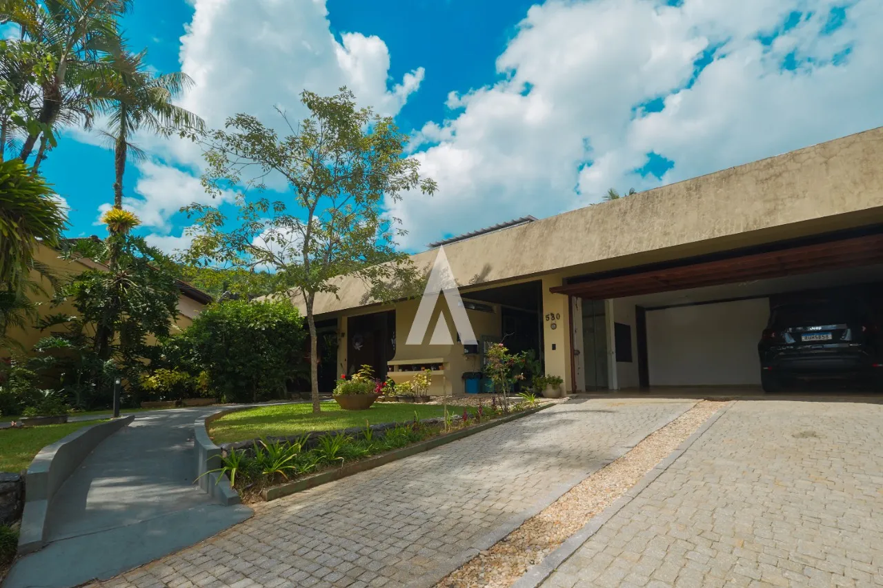 Casa com 6 quartos à venda no bairro Saguaçu em Joinville-SC por R$1.980.000,00. - foto 1