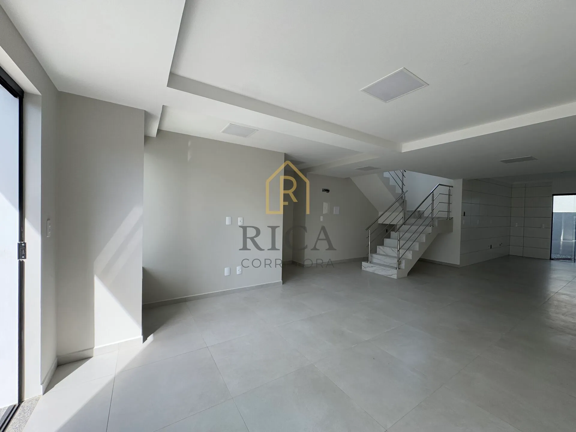 Sobrado à Venda Pronto no Bairro Escola Agrícola — foto 4