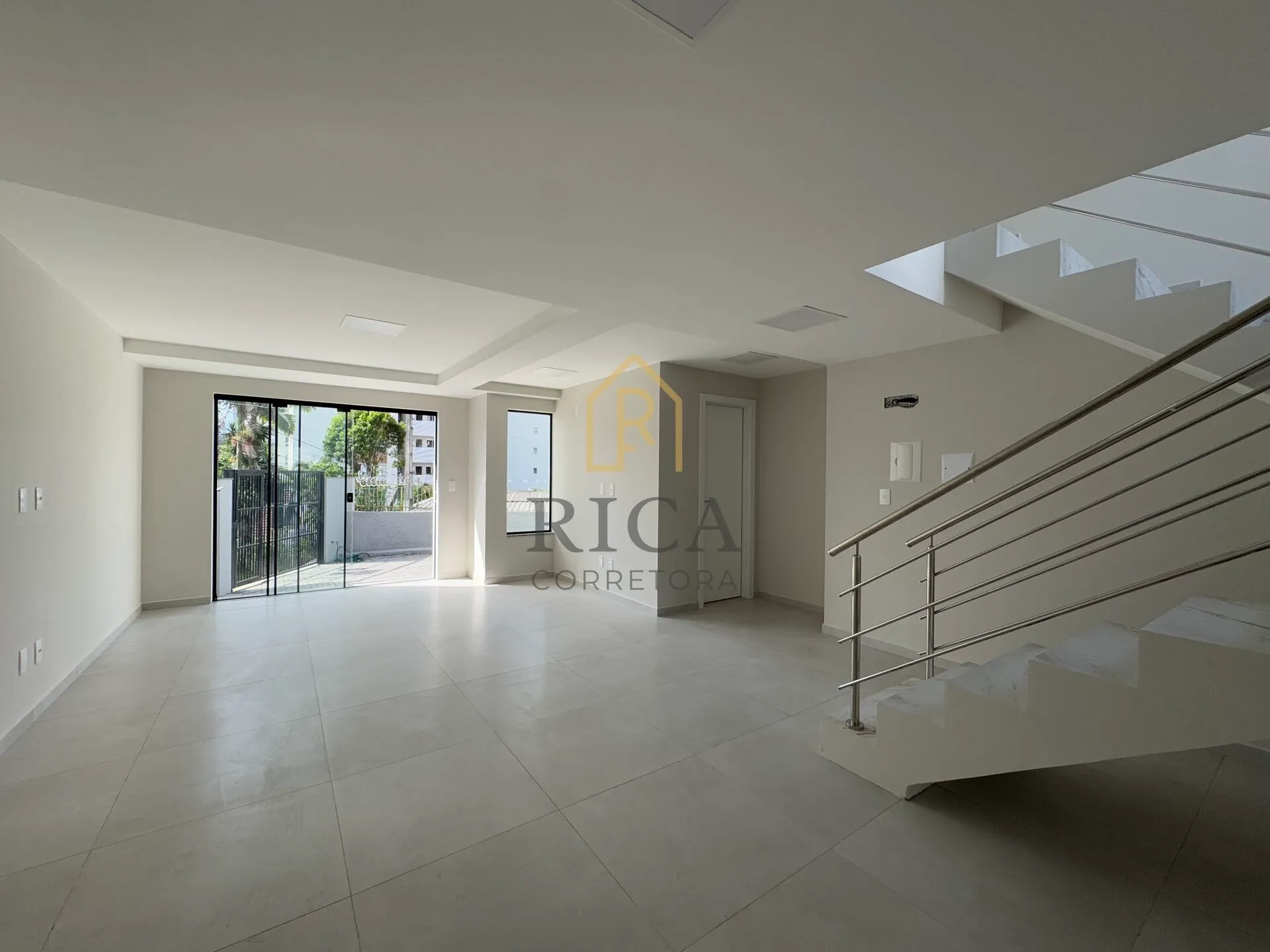 Sobrado à Venda Pronto no Bairro Escola Agrícola — foto 5