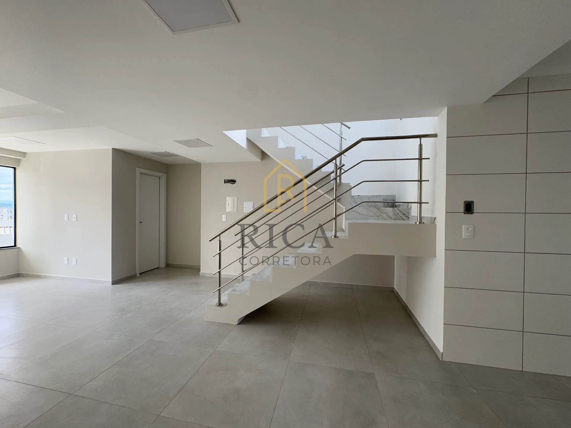 Sobrado à Venda Pronto no Bairro Escola Agrícola — foto 6