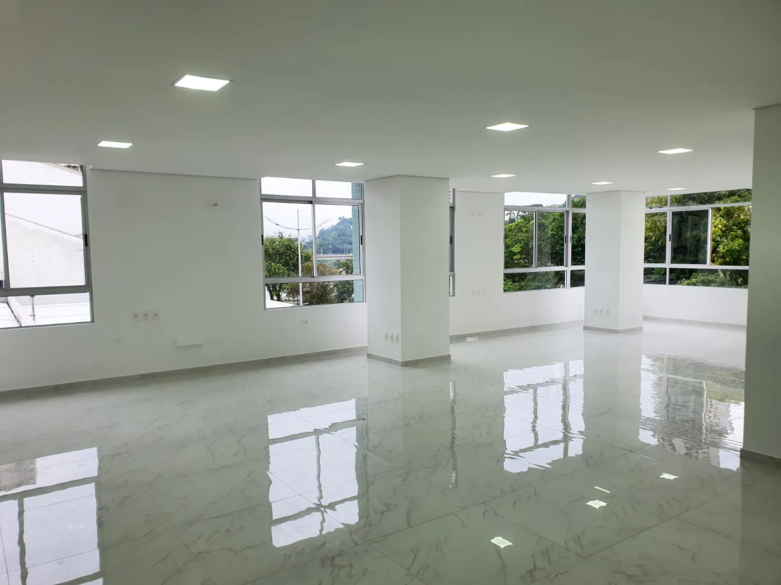 Excelente Sala Comercial / Escritório no Centro de Blumenau - foto 1