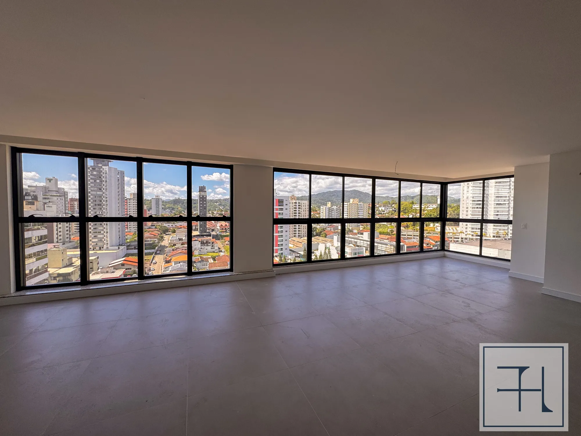 Excelente Apartamento Récem Entregue - Andar ALTO - Vila Nova - 3 suítes - 147m² - foto 1