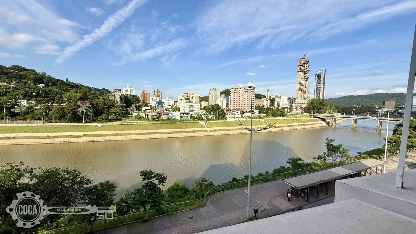 Oportunidade de investimento com alta rentabilidade no Centro de Blumenau/SC | 2 Salas comerciais com 2 vagas de garagem privadas — foto 2