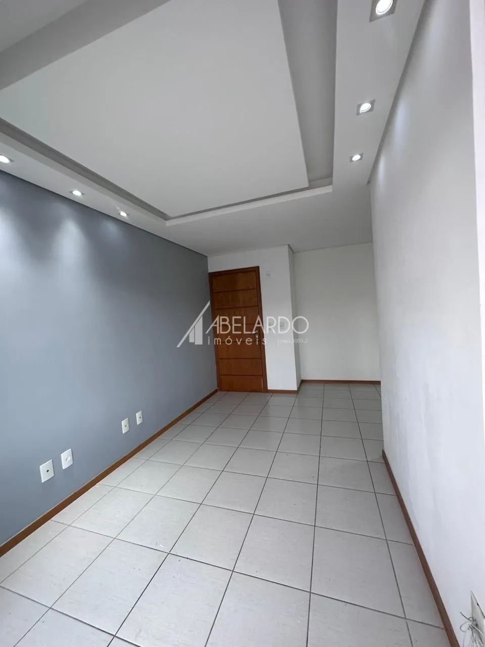 APARTAMENTO SEMIMOBILIADO COM DOIS DORMITÓRIOS, SENDO UMA SUÍTE - NO BAIRRO FORTALEZA - foto 1