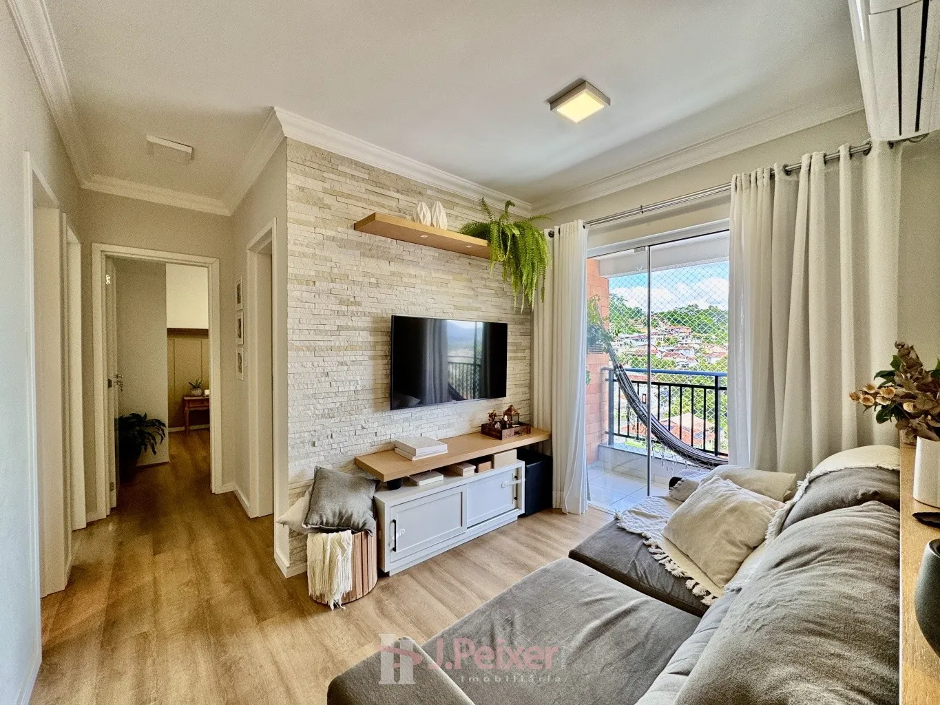 Apartamento 02 quartos, mobiliado, andar alto, sacada com churrasqueira, Bairro Escola Agrícola em Blumenau-SC - foto 1