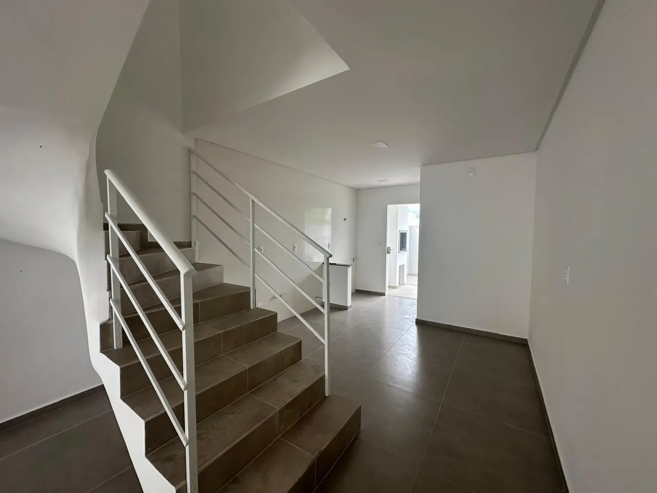 Casa - 2 suítes - 2 vagas - foto 1