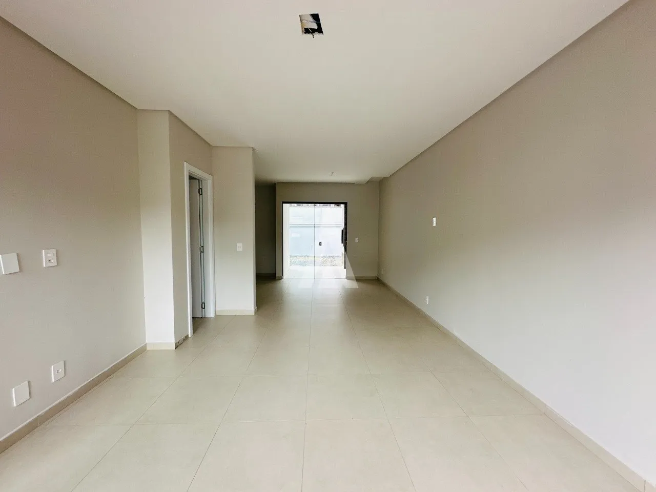 Casa com 1 suíte e 2 quartos à venda no bairro Iririú em Joinville-SC por R$580.000,00. - foto 1
