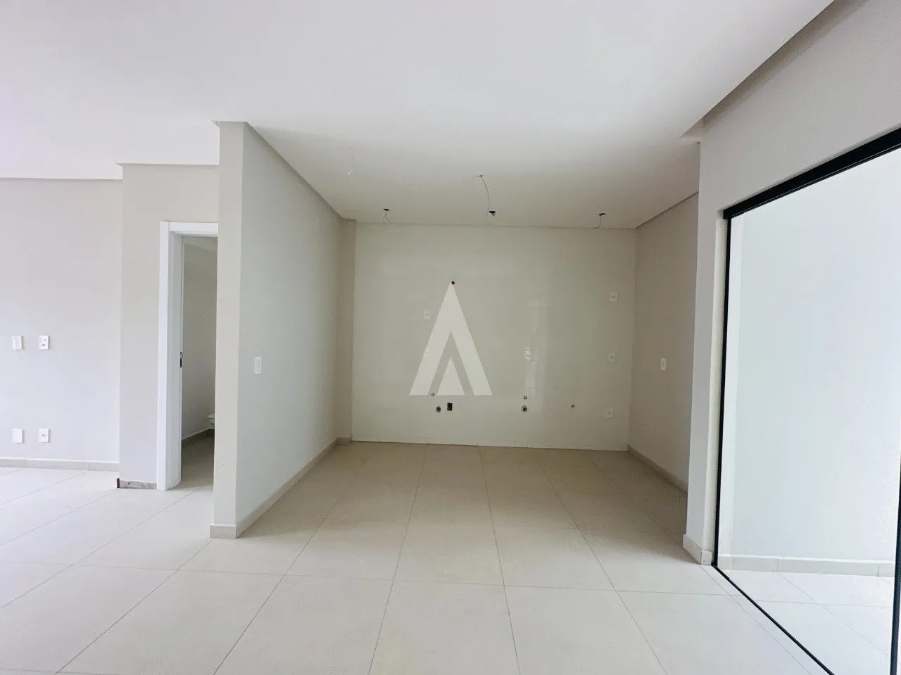 Casa com 1 suíte e 2 quartos à venda no bairro Iririú em Joinville-SC por R$580.000,00. — foto 3