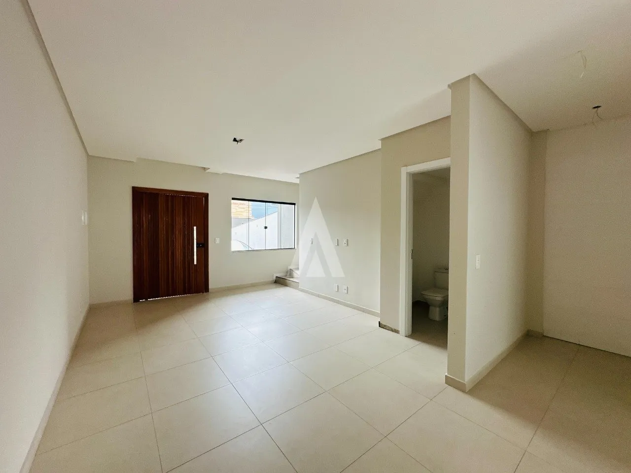 Casa com 1 suíte e 2 quartos à venda no bairro Iririú em Joinville-SC por R$650.000,00. — foto 2