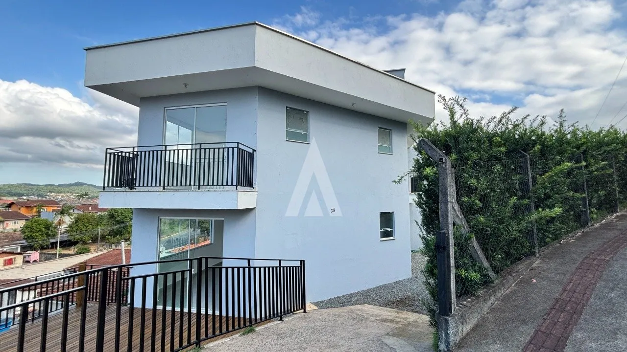 Casa com 1 suíte e 2 quarto(s) à venda no bairro Santa Catarina em Joinville-SC por R$790.000,00. - foto 1