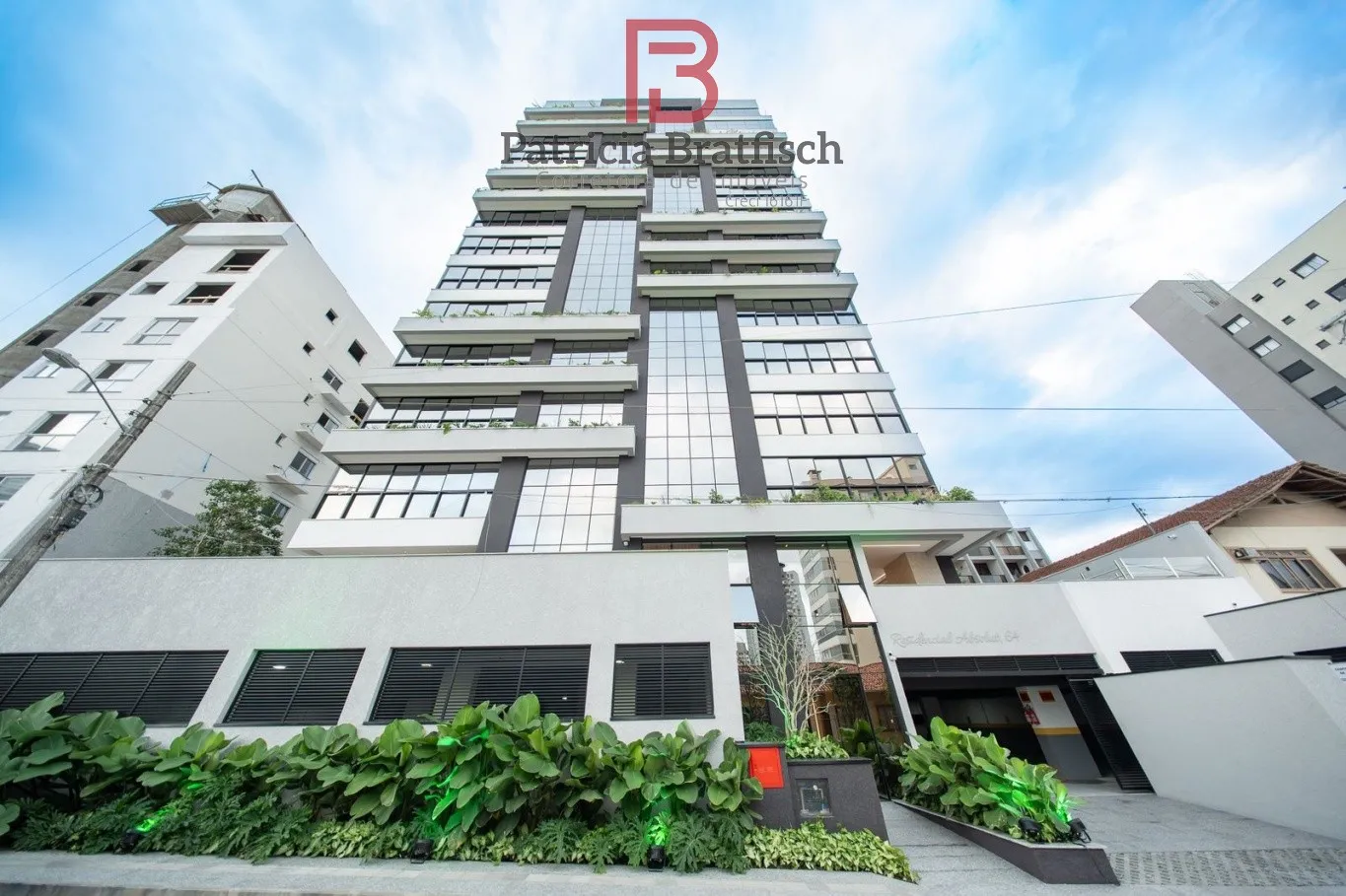 Apartamento de alto padrão com 03 suítes e duas vagas de garagem no Bairro Vila Nova. - foto 1