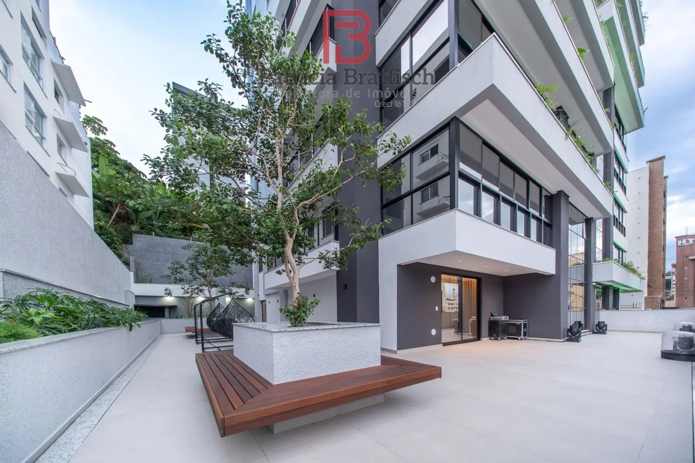 Apartamento de alto padrão com 03 suítes e duas vagas de garagem no Bairro Vila Nova. — foto 2