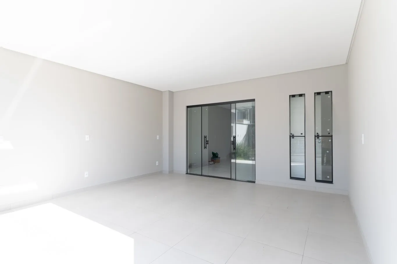 Belíssimo sobrado à venda no bairro Velha Central, unindo conforto, estilo e excelente localização. — foto 2