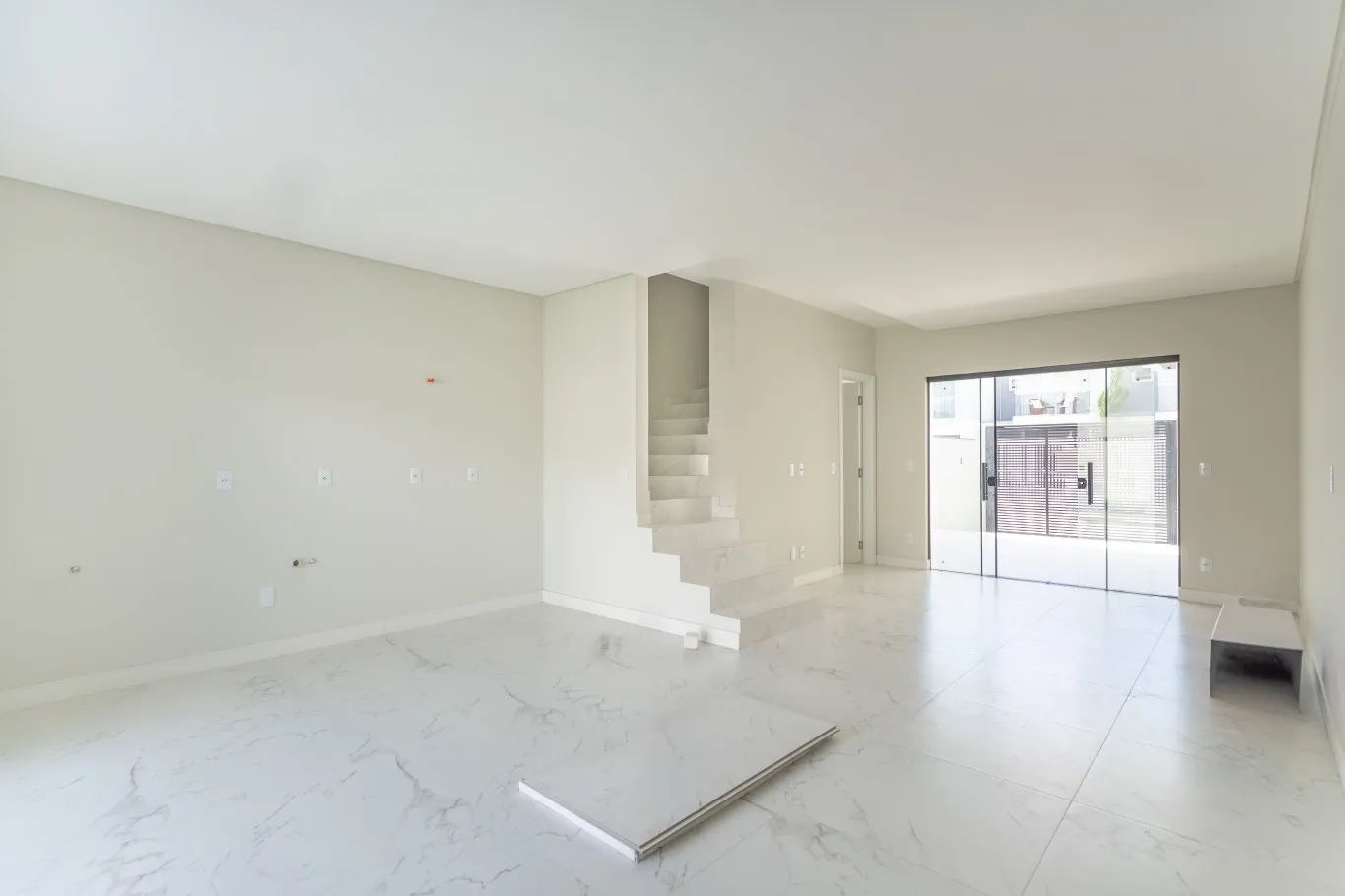 Belíssimo sobrado à venda no bairro Velha Central, unindo conforto, estilo e excelente localização. — foto 4