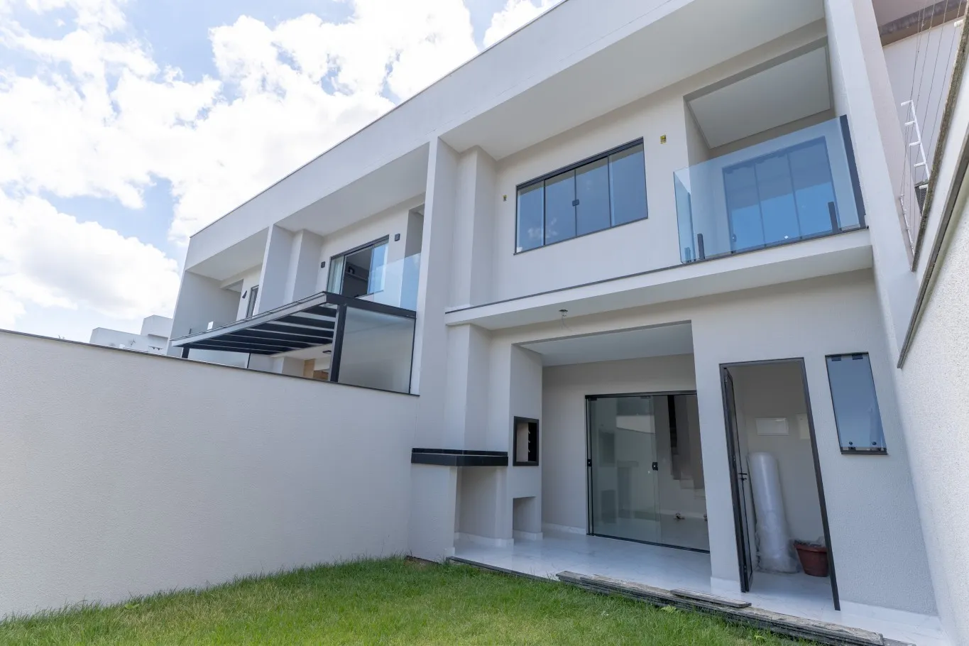 Belíssimo sobrado à venda no bairro Velha Central, unindo conforto, estilo e excelente localização. — foto 6