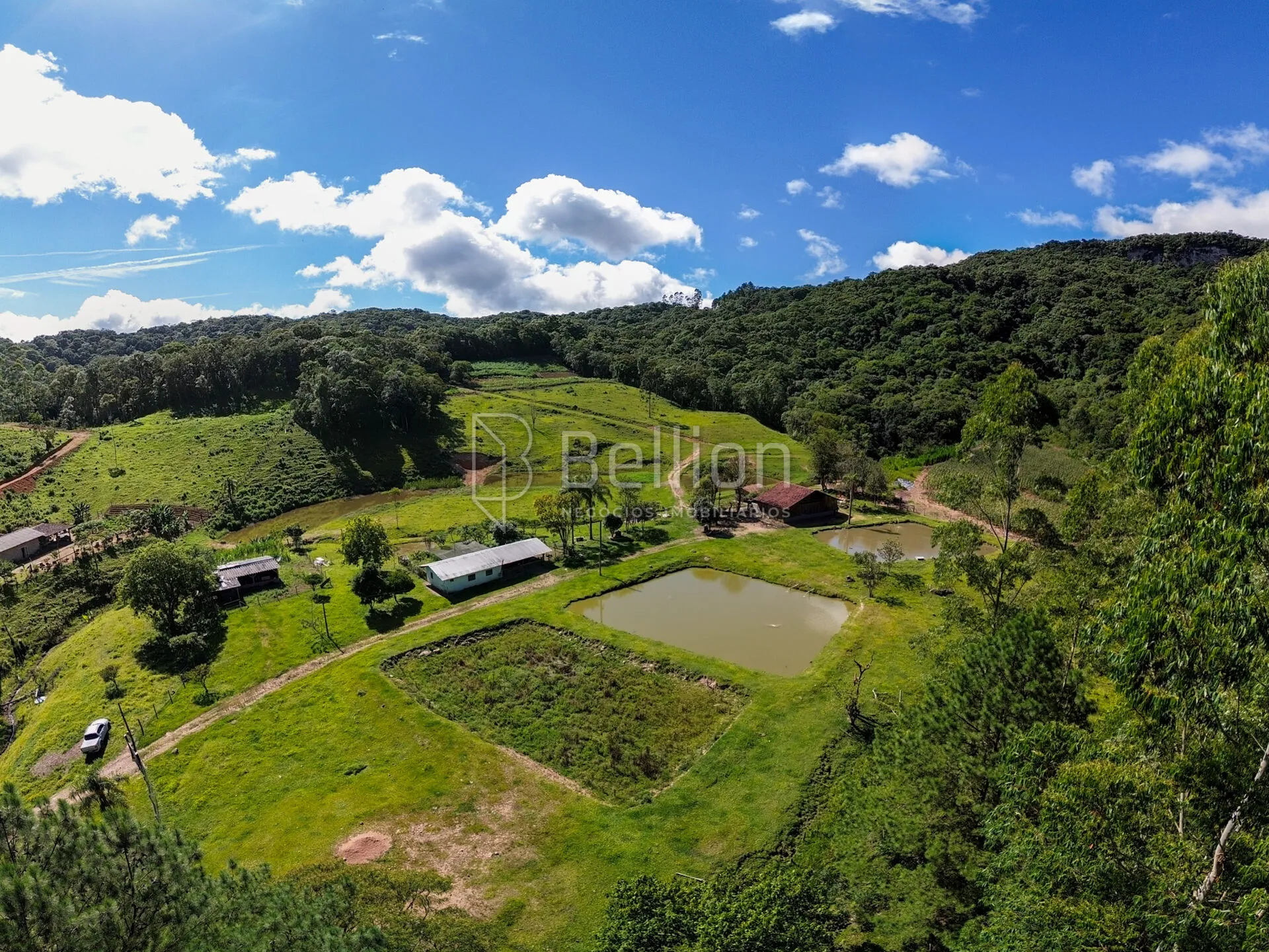 Sítio completo com lagoas, ribeirão e nascente em Rio dos Cedros - foto 1
